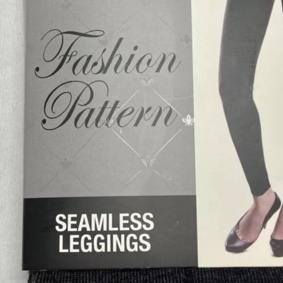 Gold Medal Women's Small Leggings Fashion Pattern Seamless Ladies Sz S/M New NWT - Picture 4 of 7